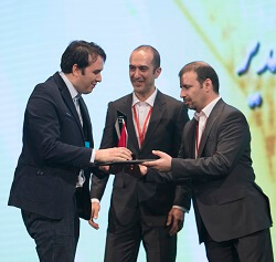 اعطای نشان سازمان الکترونیکی برگزیده در گردهمایی سالانه چارگون